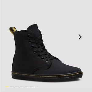 Dr Martens Shoreditch Canvas Boot. SIZE 6